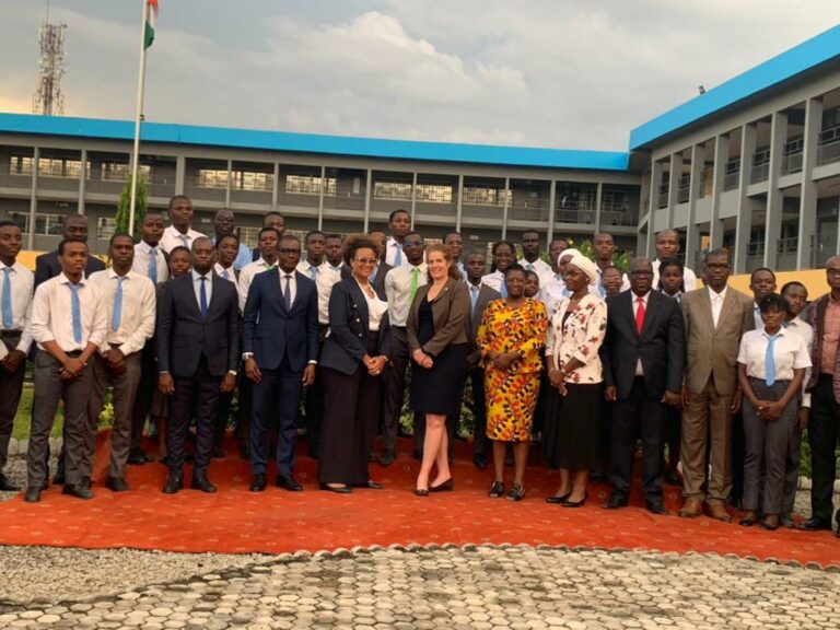 Renforcement de la cybersécurité en Côte d'Ivoire : Jennifer BACHUS envisage des partenariats avec l'ESATIC