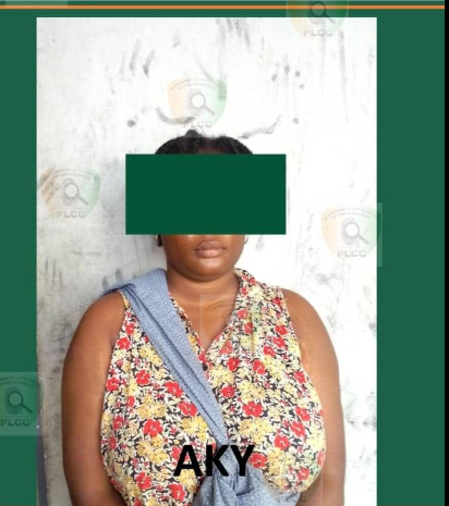 Chantage à coup de nudes : la PLCC interpelle une femme pour tentative d’escroquerie