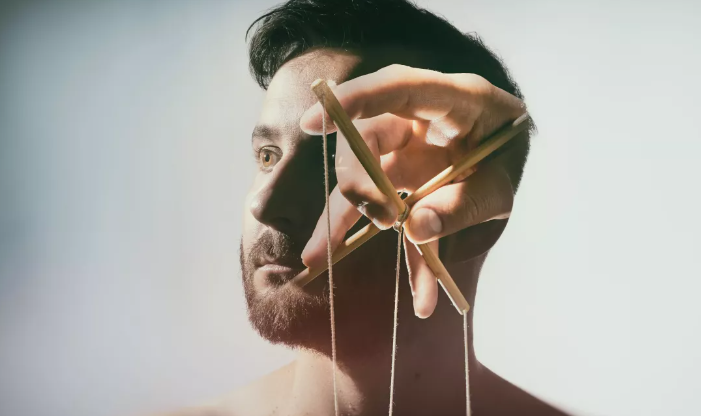 La manipulation psychologique au cœur du cybermois